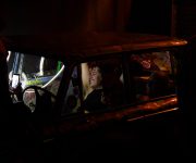 3 spectatrices dans une voiture, Marseille, France