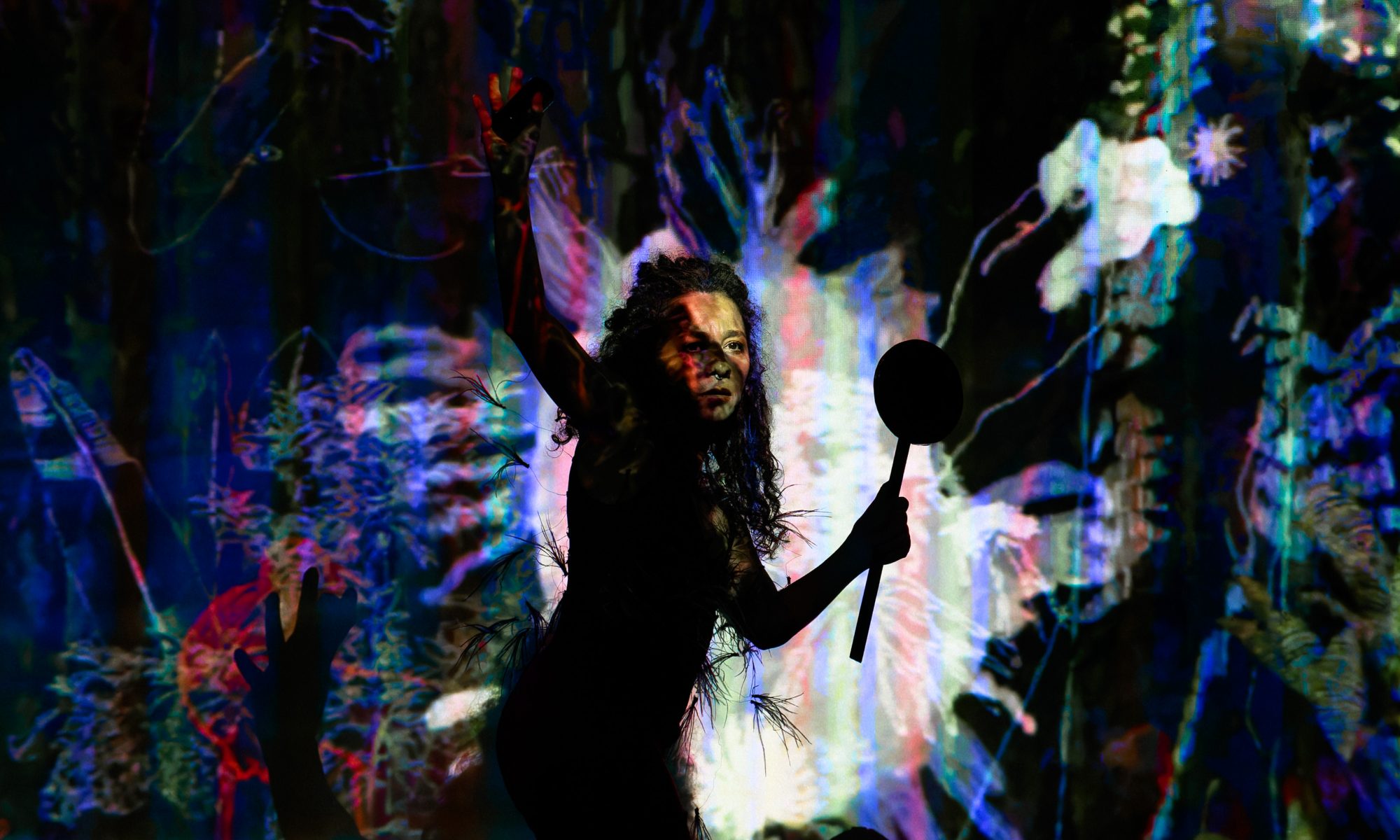 Aniara Rodado performe dans Crème pour voler, Marseille, France