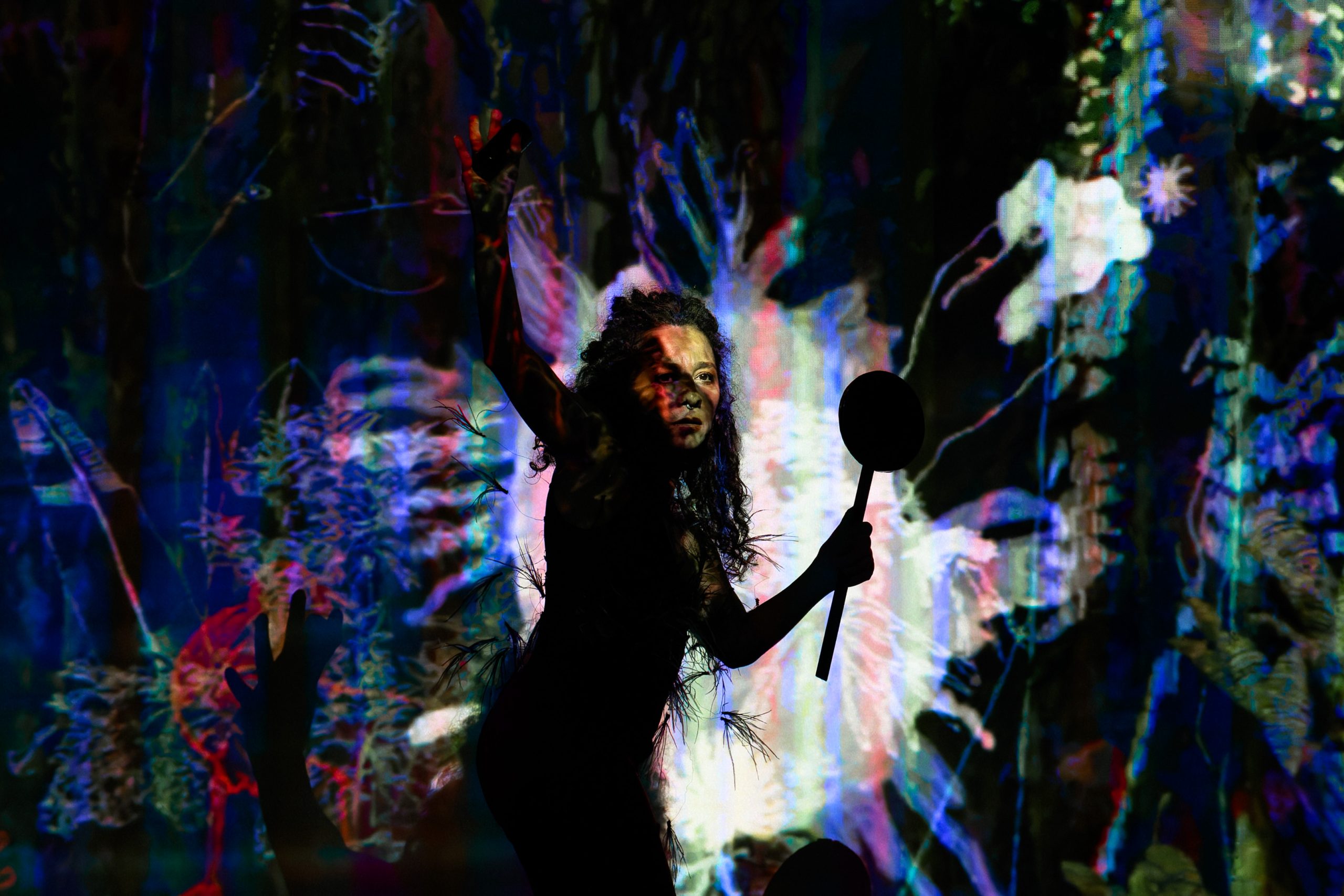 Aniara Rodado performe dans Crème pour voler, Marseille, France